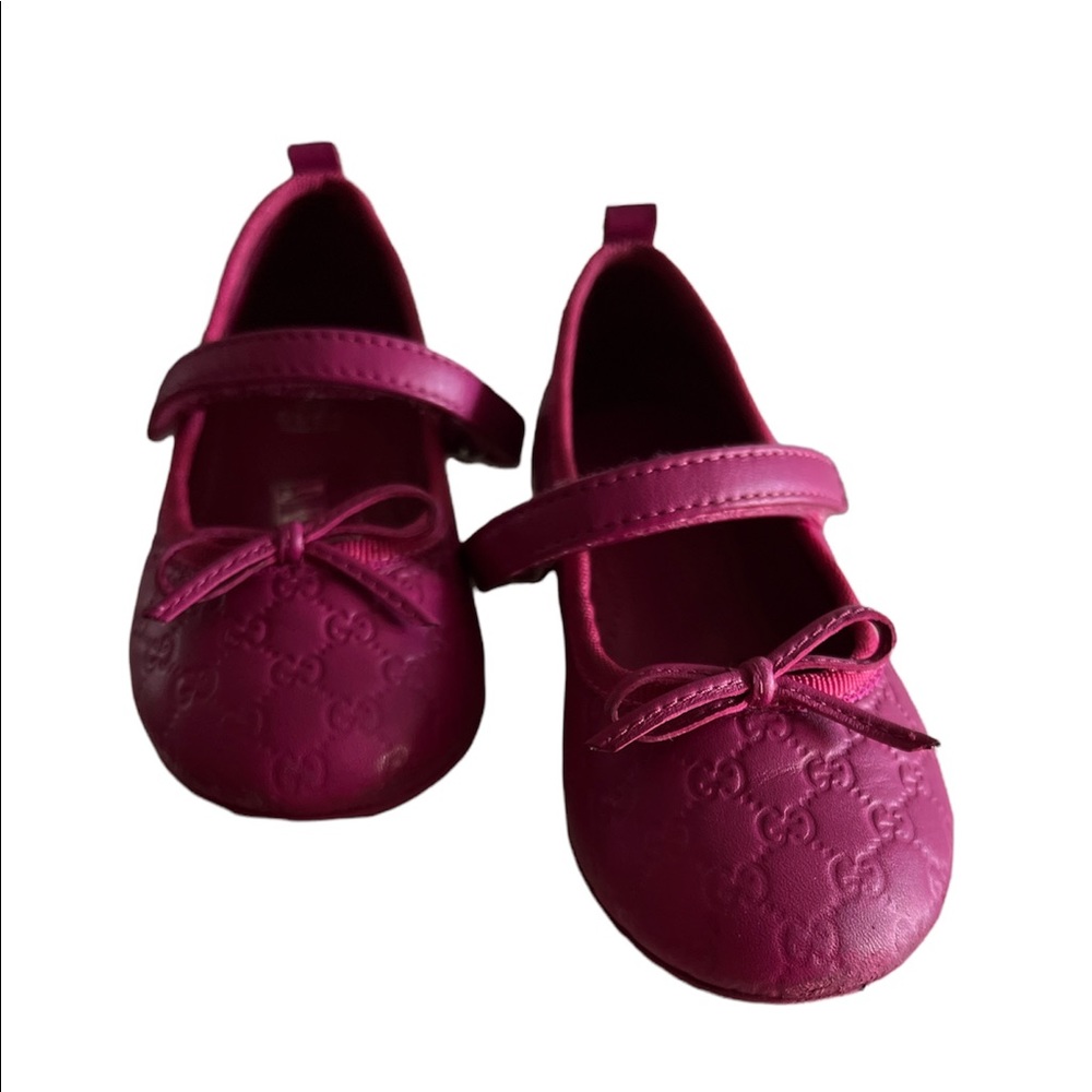Gucci Flat with Velcro strap EU 23.!